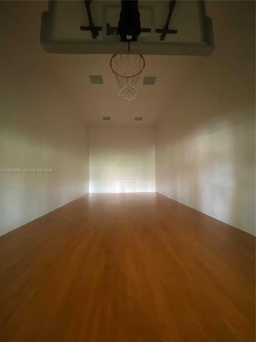 EMERALD ISLE AT LAGUNA LA - Residential Lease