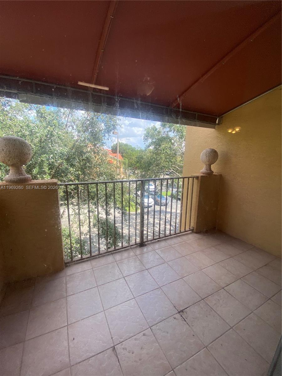 EMERALD ISLE AT LAGUNA LA - Residential Lease