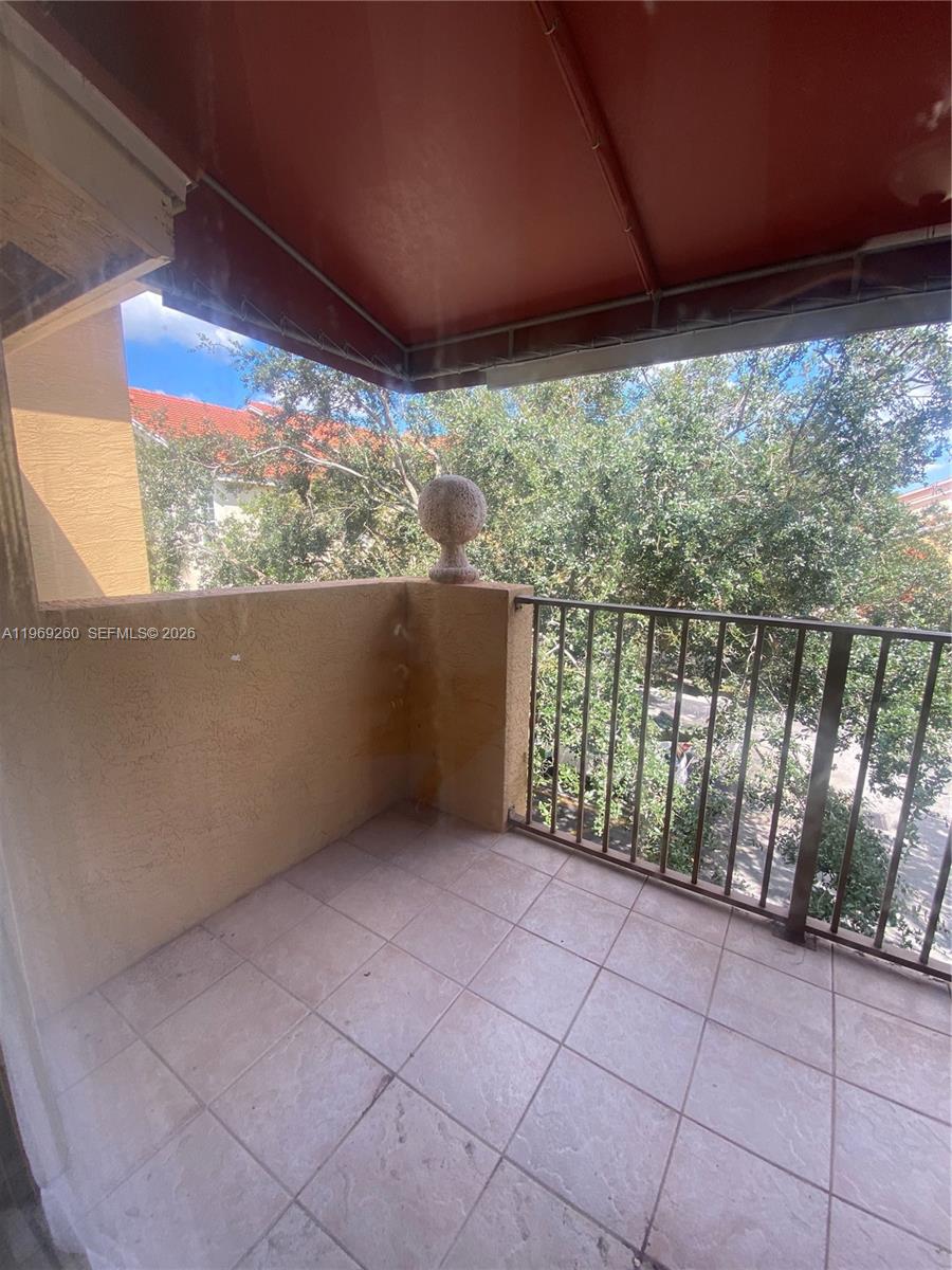 EMERALD ISLE AT LAGUNA LA - Residential Lease