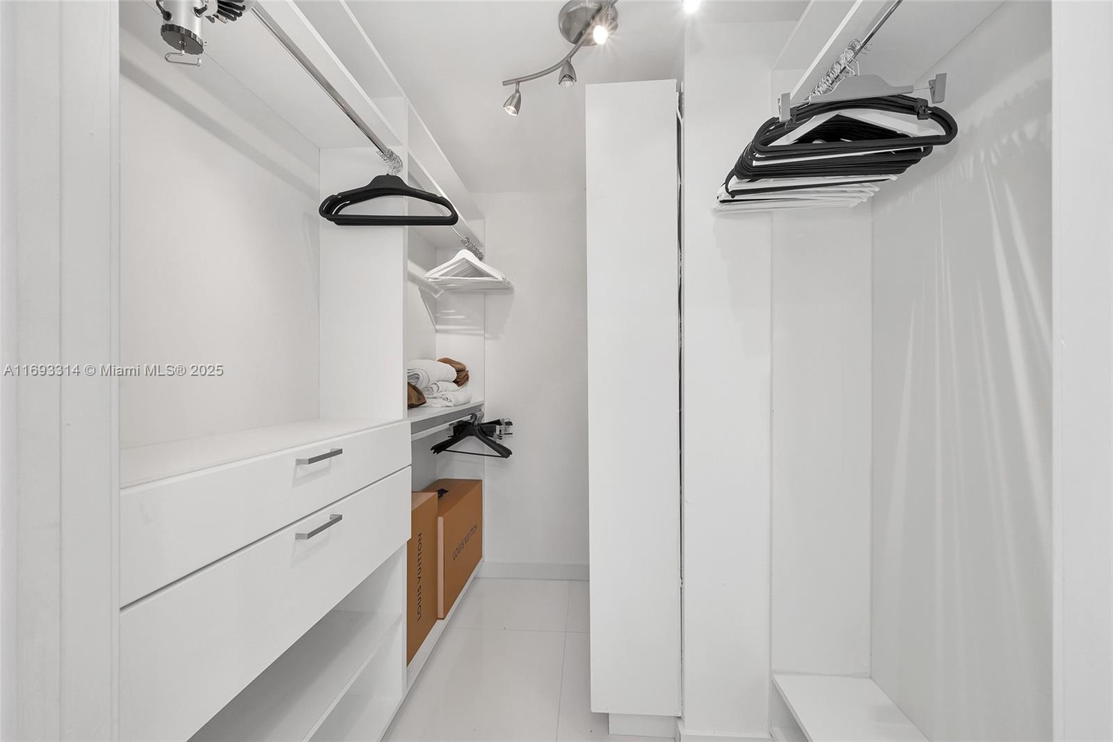 TRUMP ROYALE CONDO - Residential