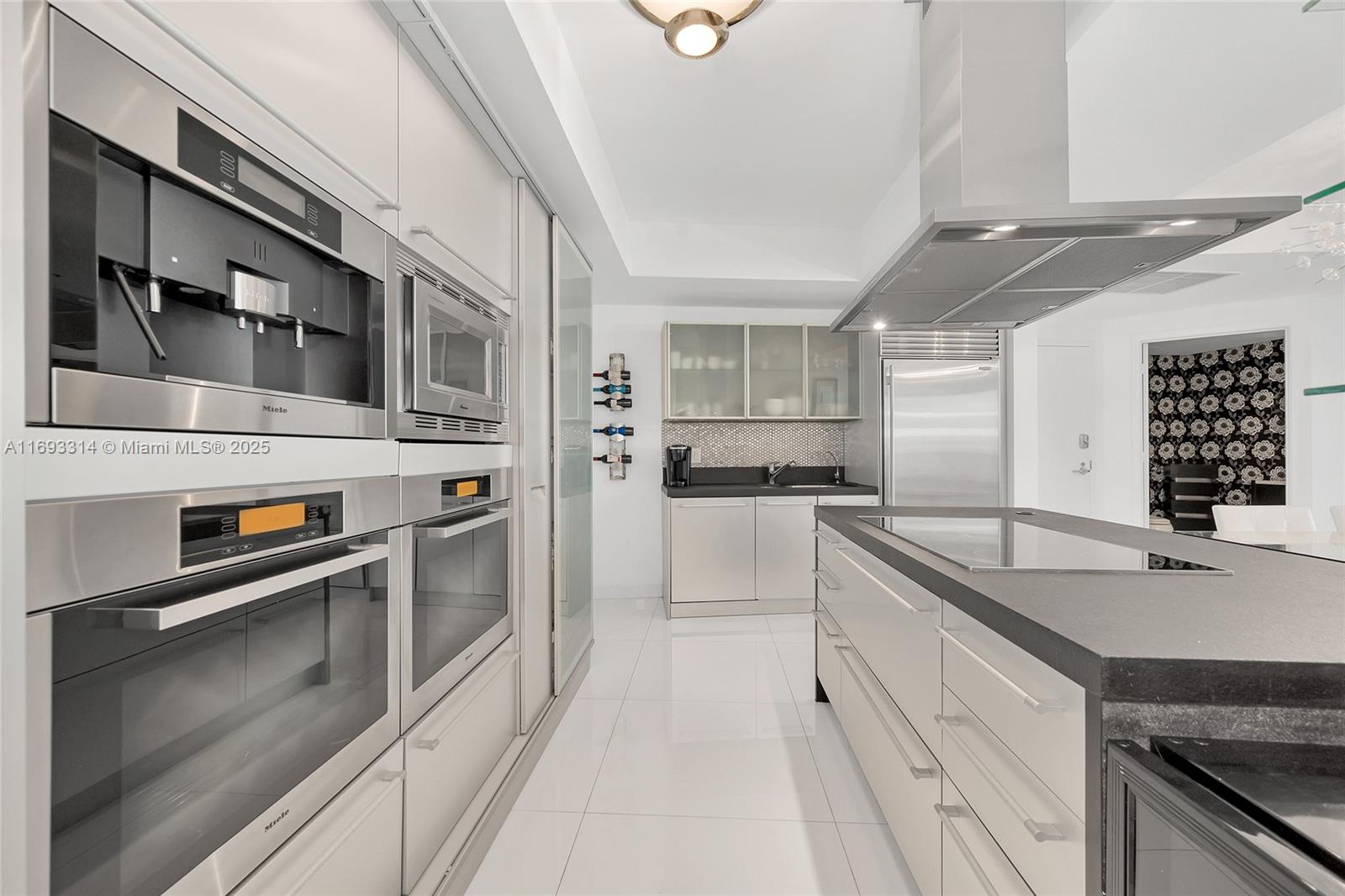 TRUMP ROYALE CONDO - Residential