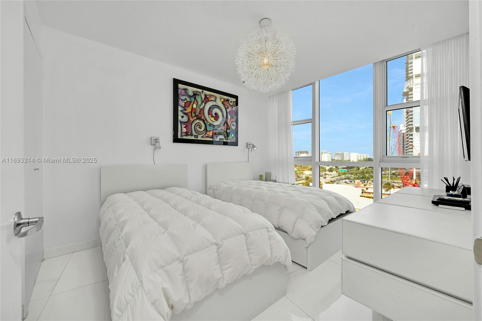 18201 Collins Ave 1002