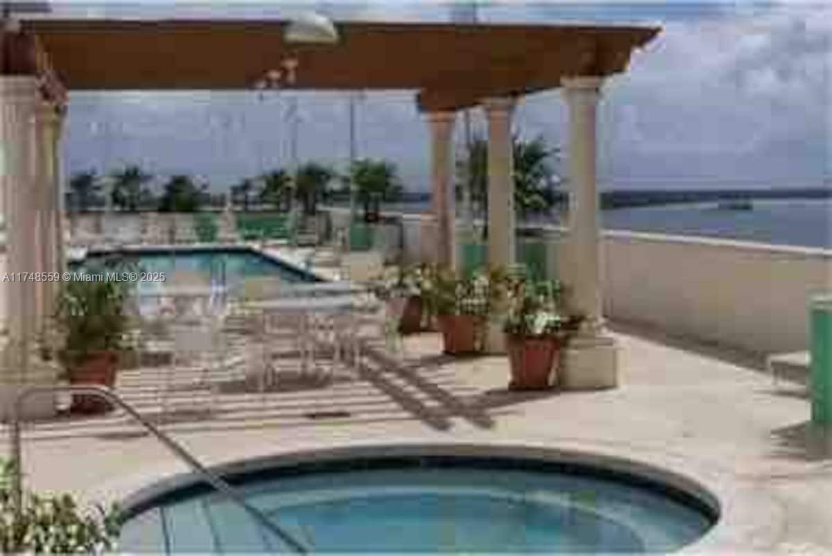 THE CLUB AT BRICKELL BAY - Residential