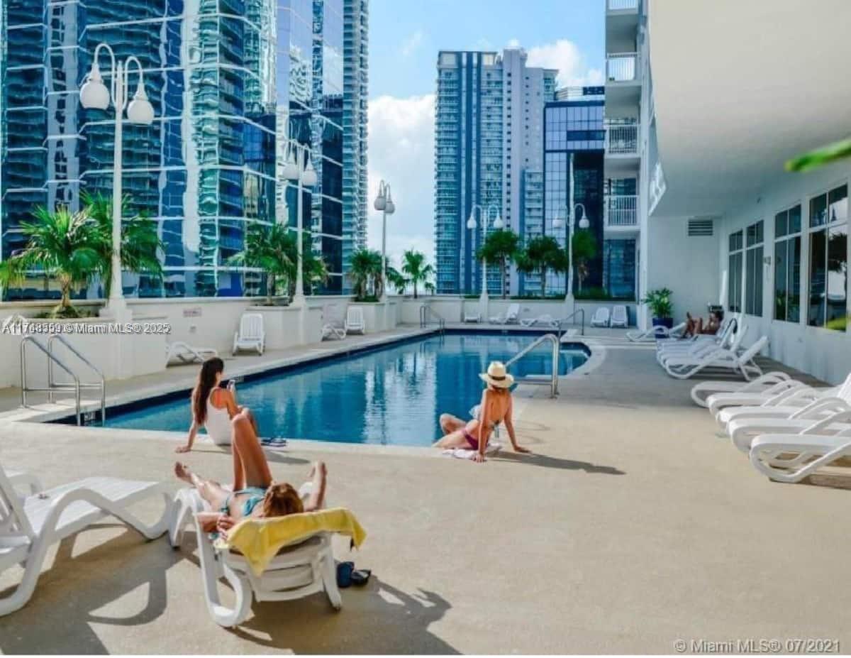 THE CLUB AT BRICKELL BAY - Residential
