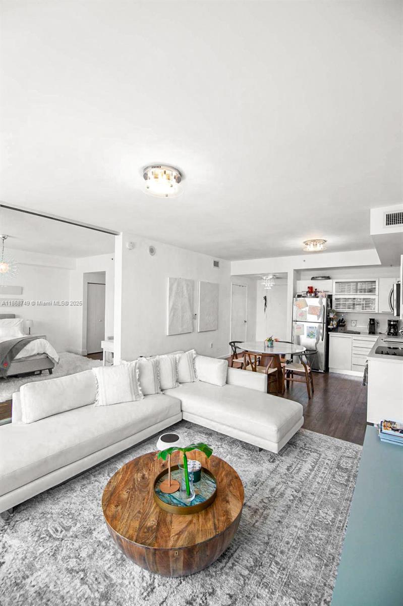 90 SW 3rd St 2703