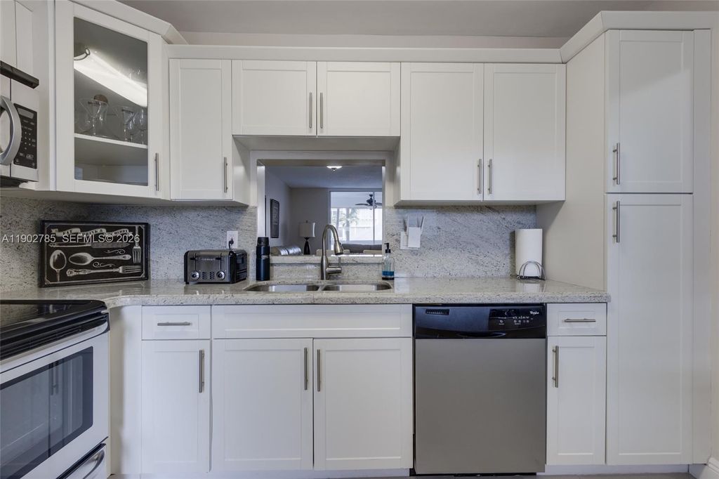 Photo of 420 NE 12th Ave #208, Hallandale Beach, FL 33009 (MLS # A11902785)