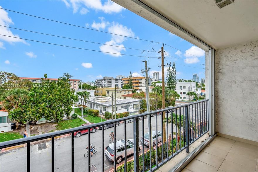 Close to North Shore Park and beach, this bright 1-bed, 1 1/2-bath corner unit features updated amenities including new AC, tankless water heater, dishwasher, Quartz kitchen countertop, LED lights, and in-unit Washer and Dryer. Assigned parking, a large balcony, a spacious living and dining area, a community pool, and a clubhouse meeting space complete the picture.