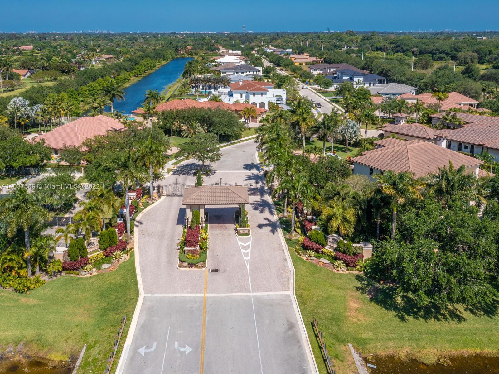 VISTA DEL LAGO - Residential