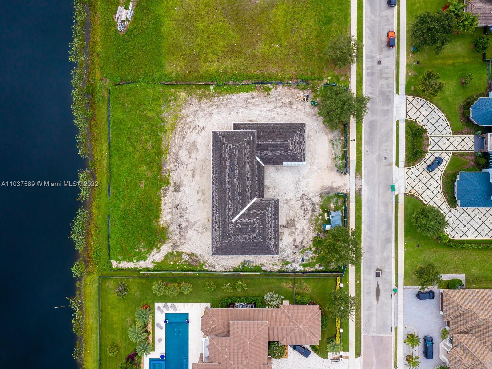 VISTA DEL LAGO - Residential