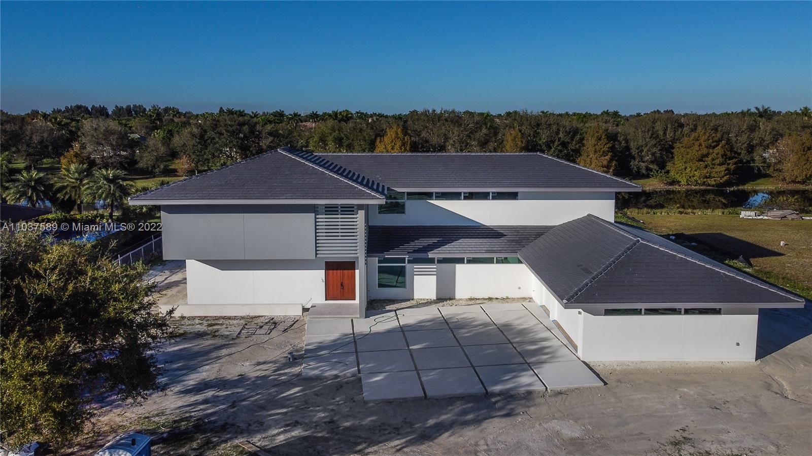 VISTA DEL LAGO - Residential