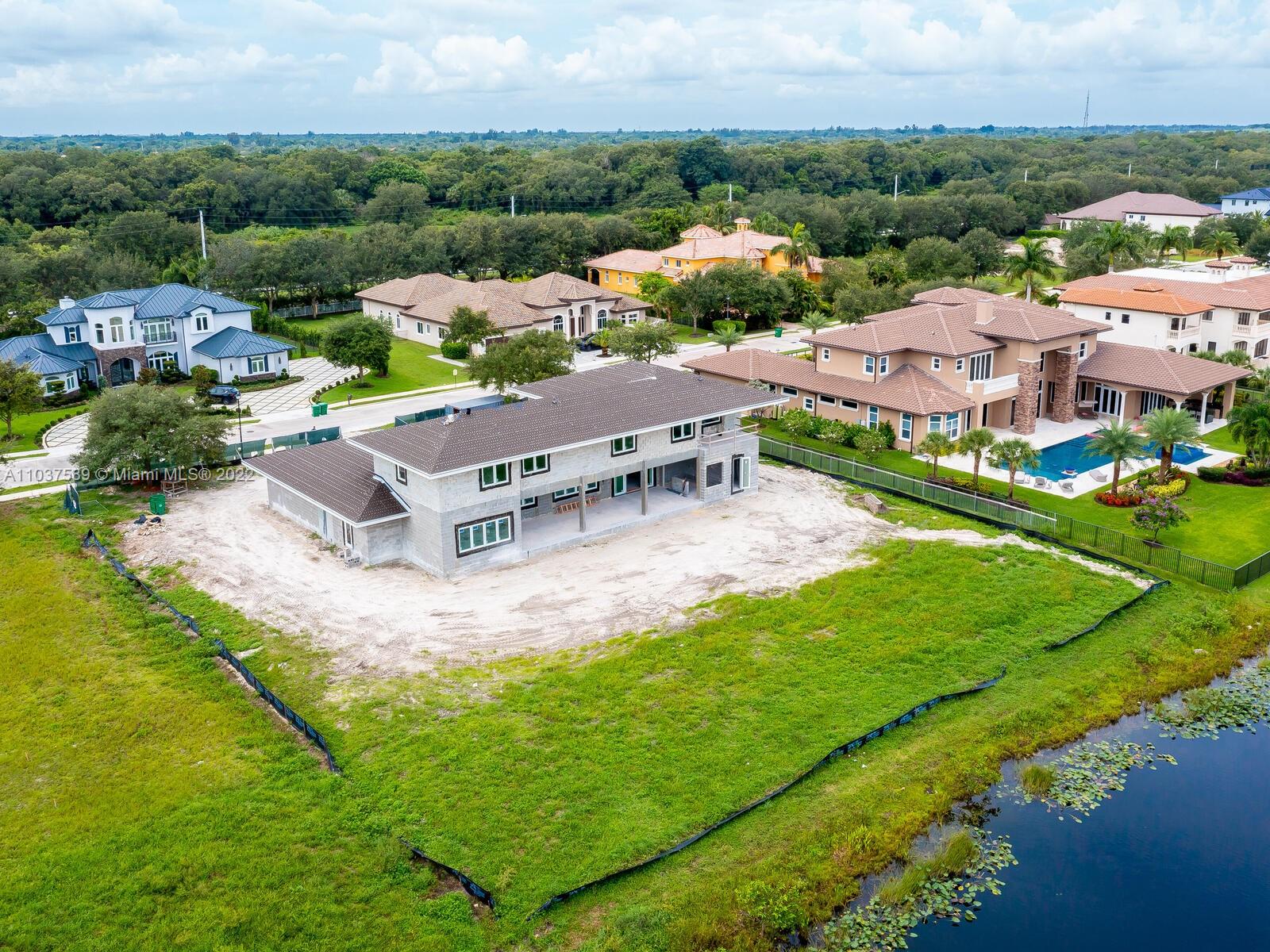 VISTA DEL LAGO - Residential