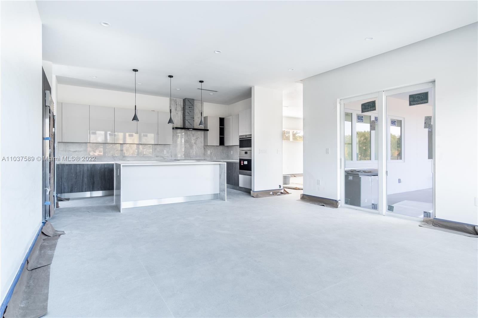 VISTA DEL LAGO - Residential