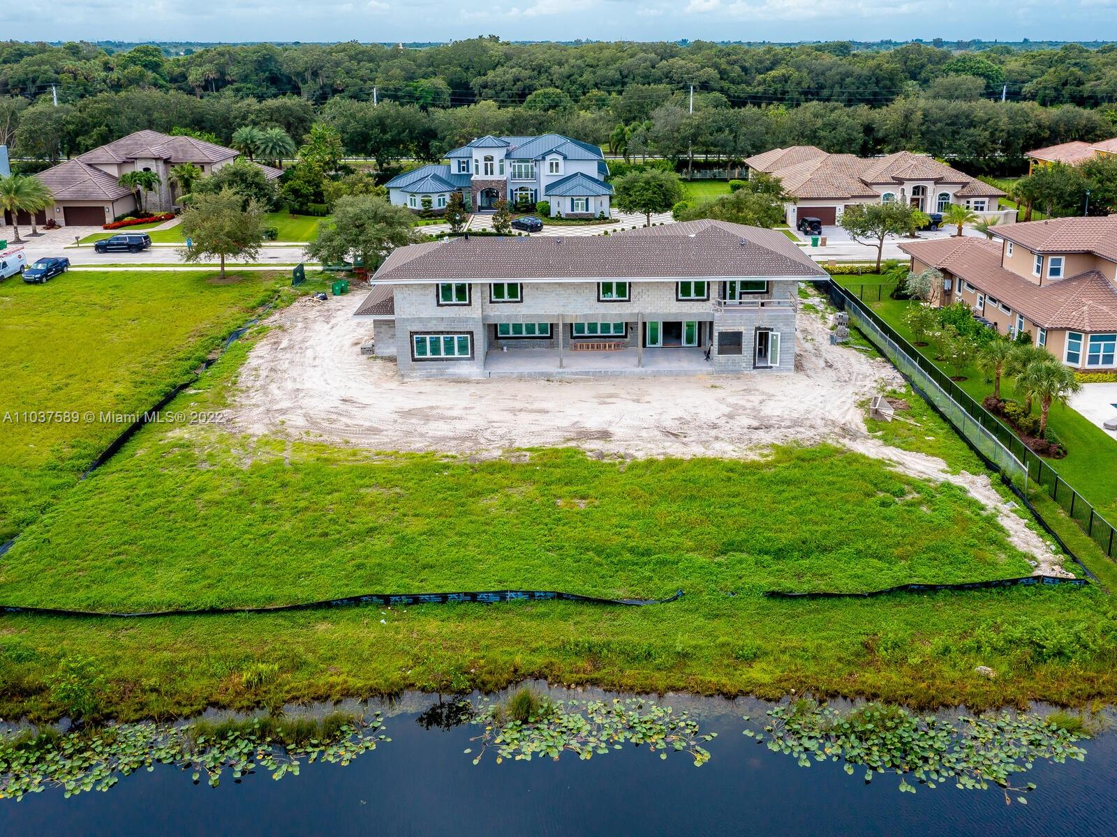 VISTA DEL LAGO - Residential