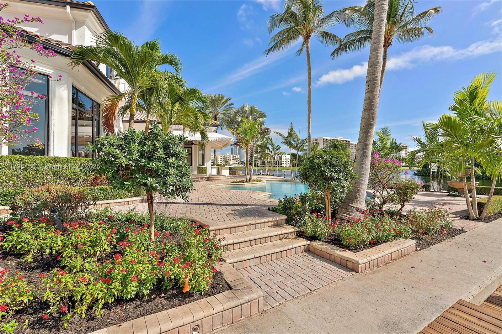 HARBOUR ISLES - Residential
