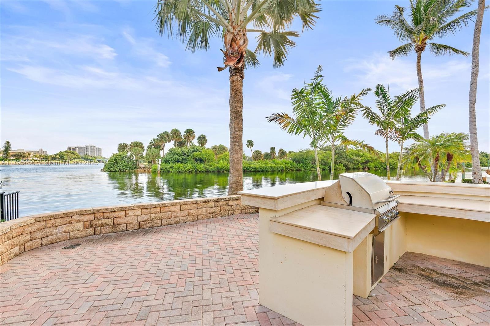 HARBOUR ISLES - Residential
