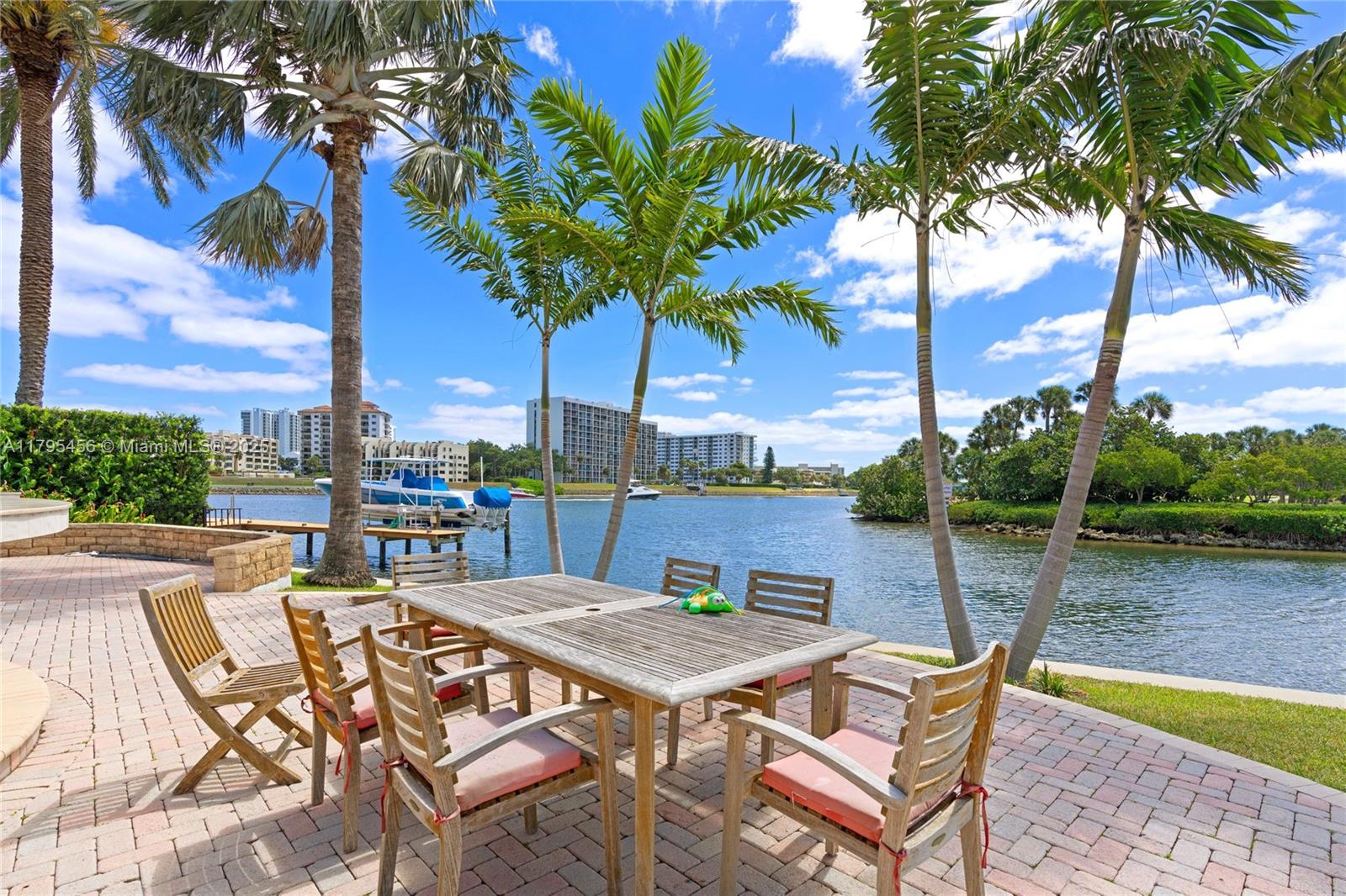 848 Harbour Isle Place