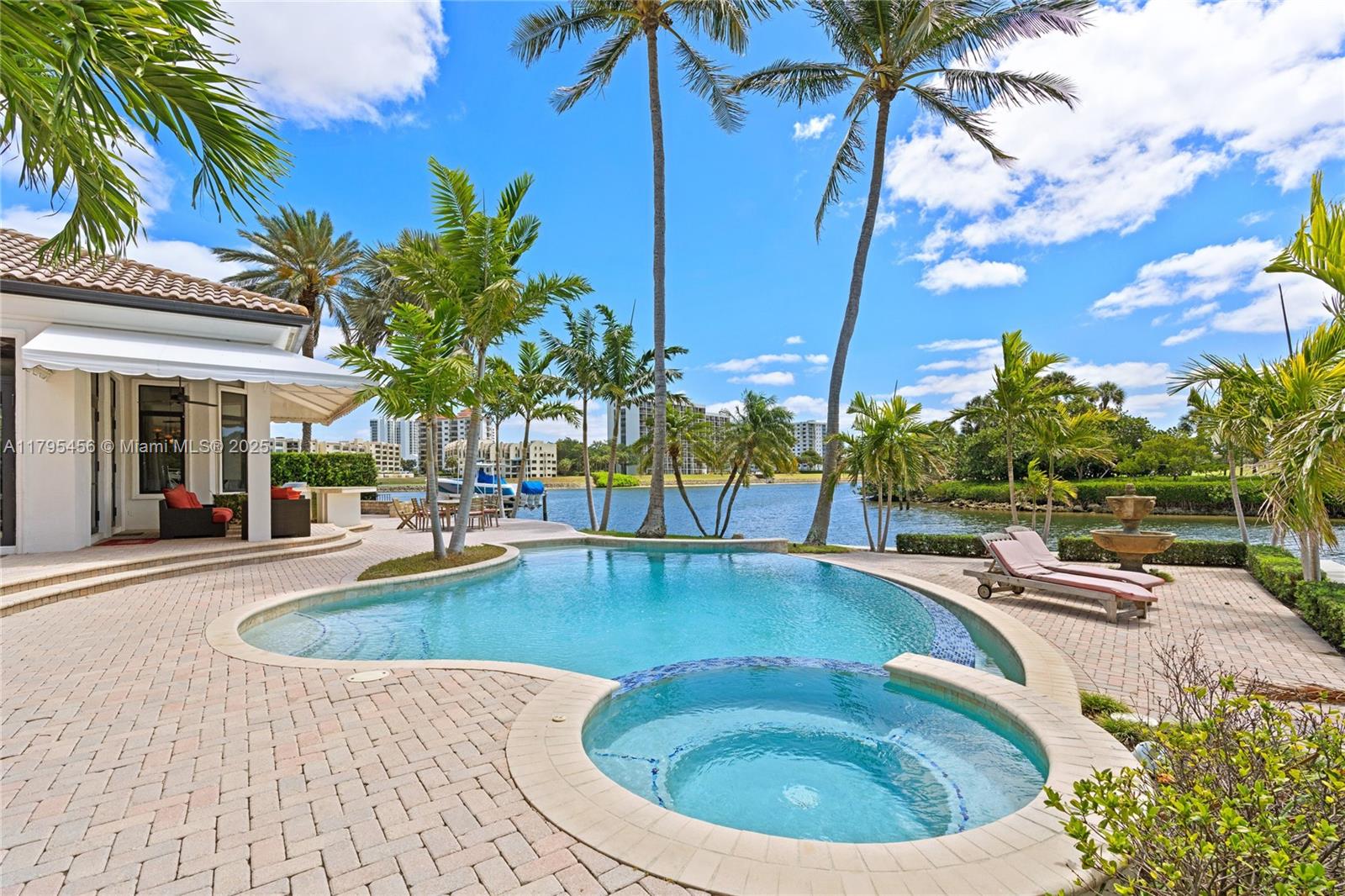 HARBOUR ISLES - Residential