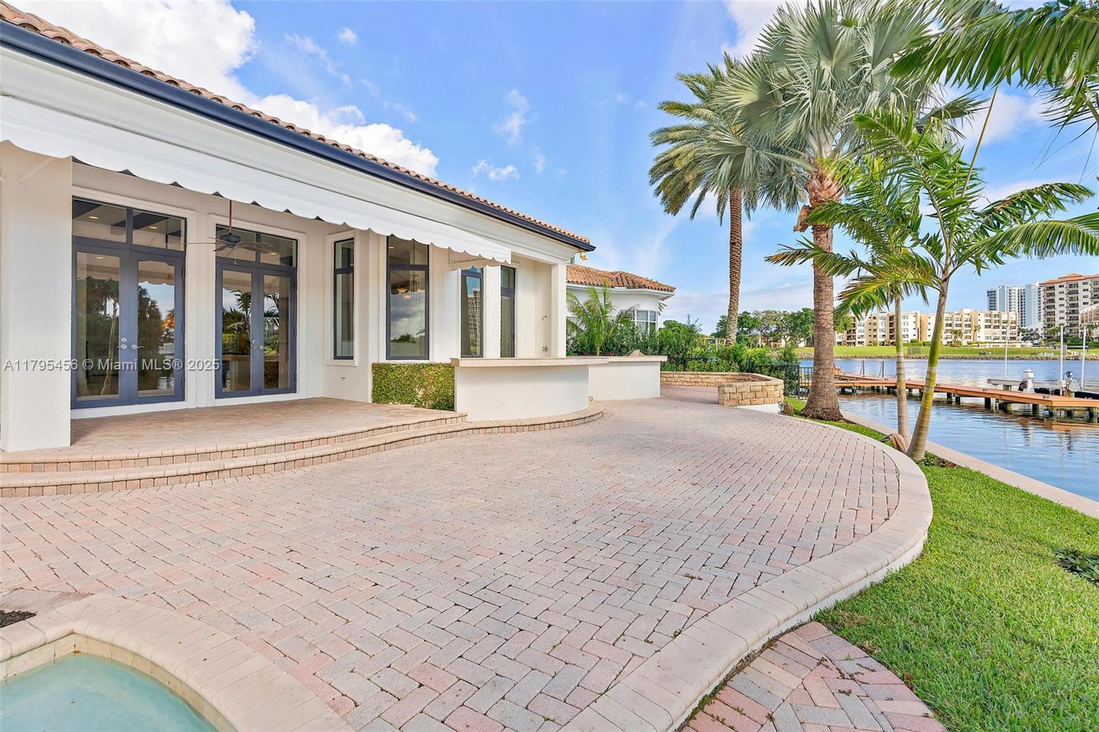HARBOUR ISLES - Residential