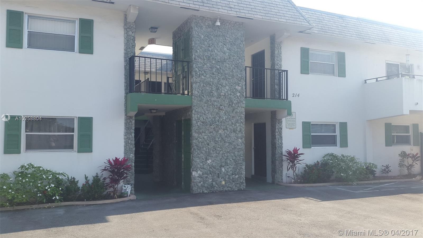 Enjoy this 2 bedroom, 2 bath second floor condo located in Parkway Gardens. This unit has neutral tile throughout the unit and a large living/dining area. The kitchen is also nice and open with room for an eat in kitchen. This unit has a private garden/patio area.
HOA requires +600 credit, no evictions, no criminal records.