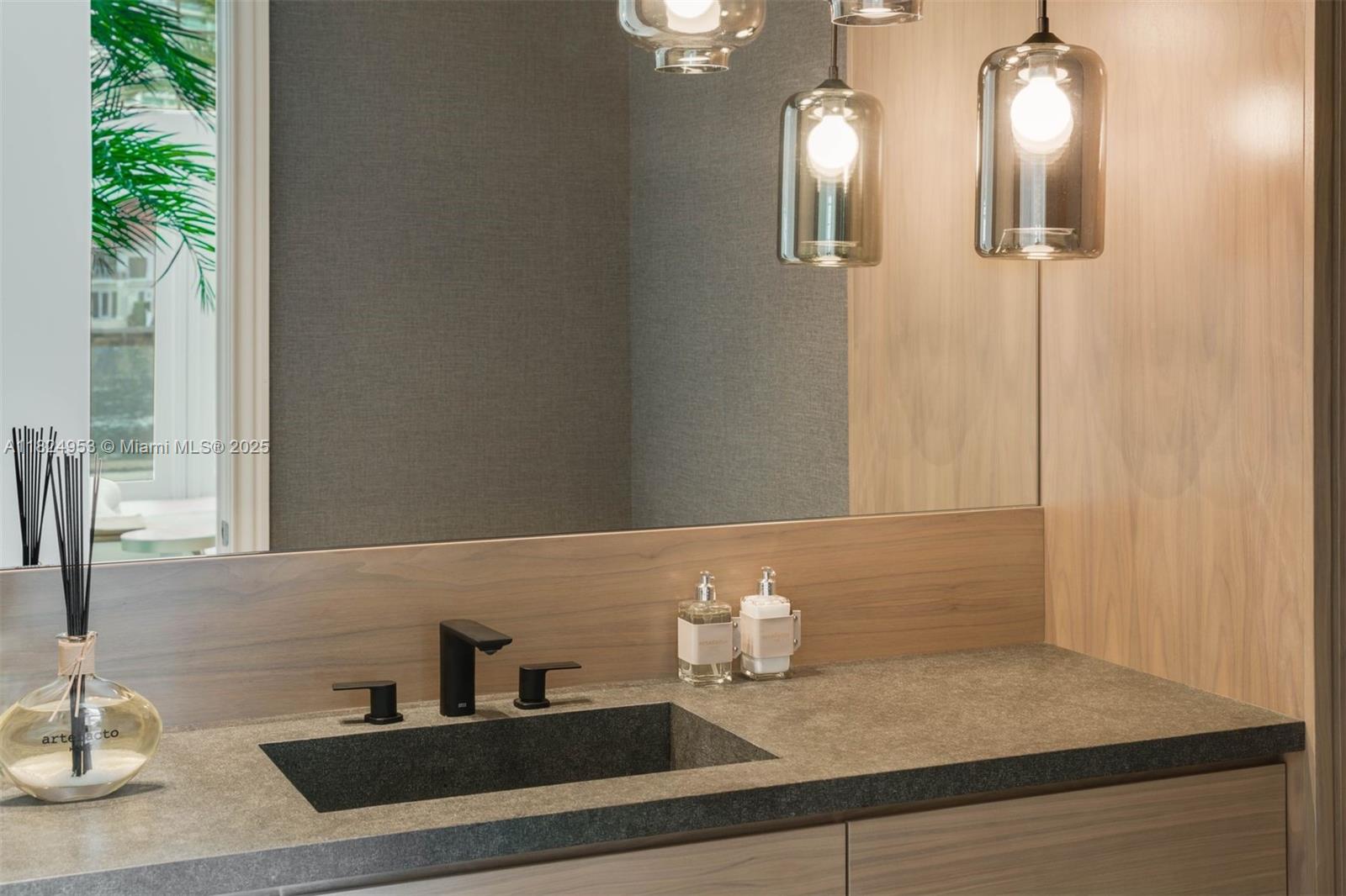 GOLDEN BEACH SEC D - Residential