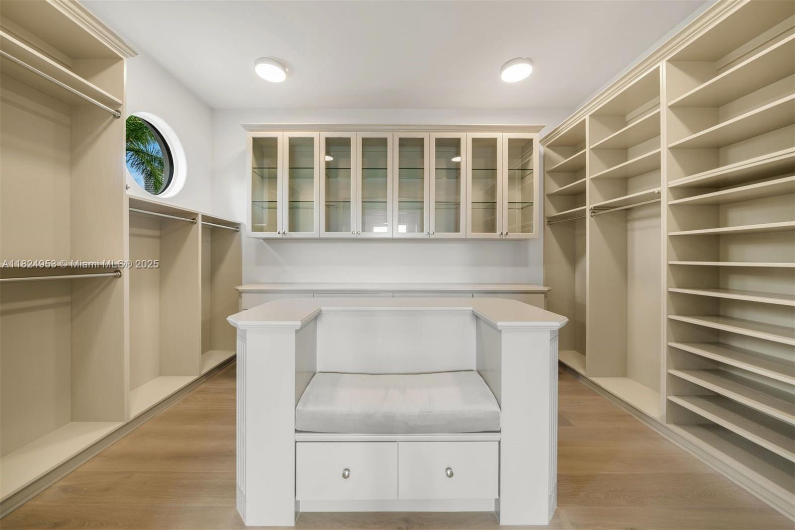 GOLDEN BEACH SEC D - Residential