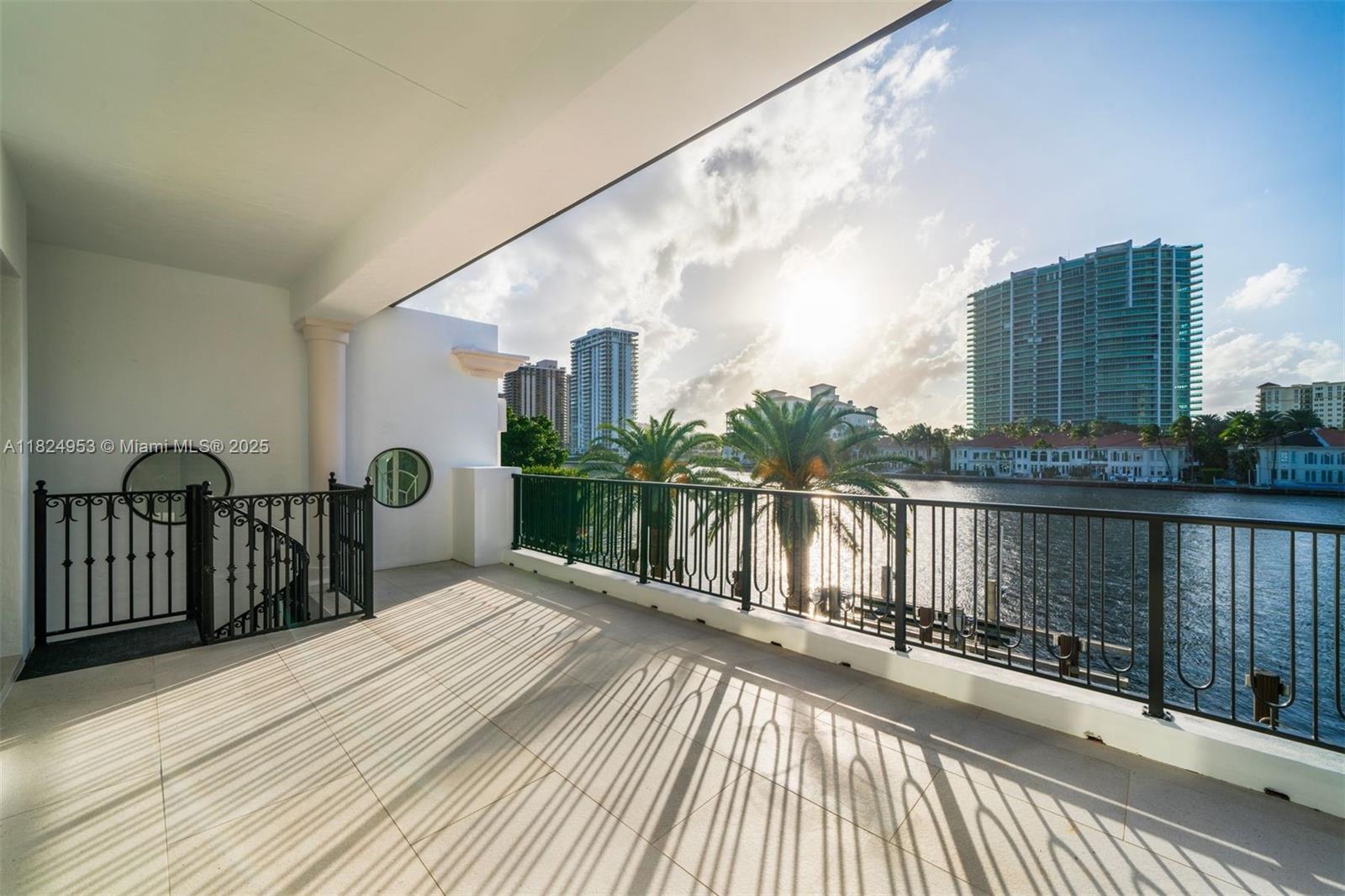 GOLDEN BEACH SEC D - Residential