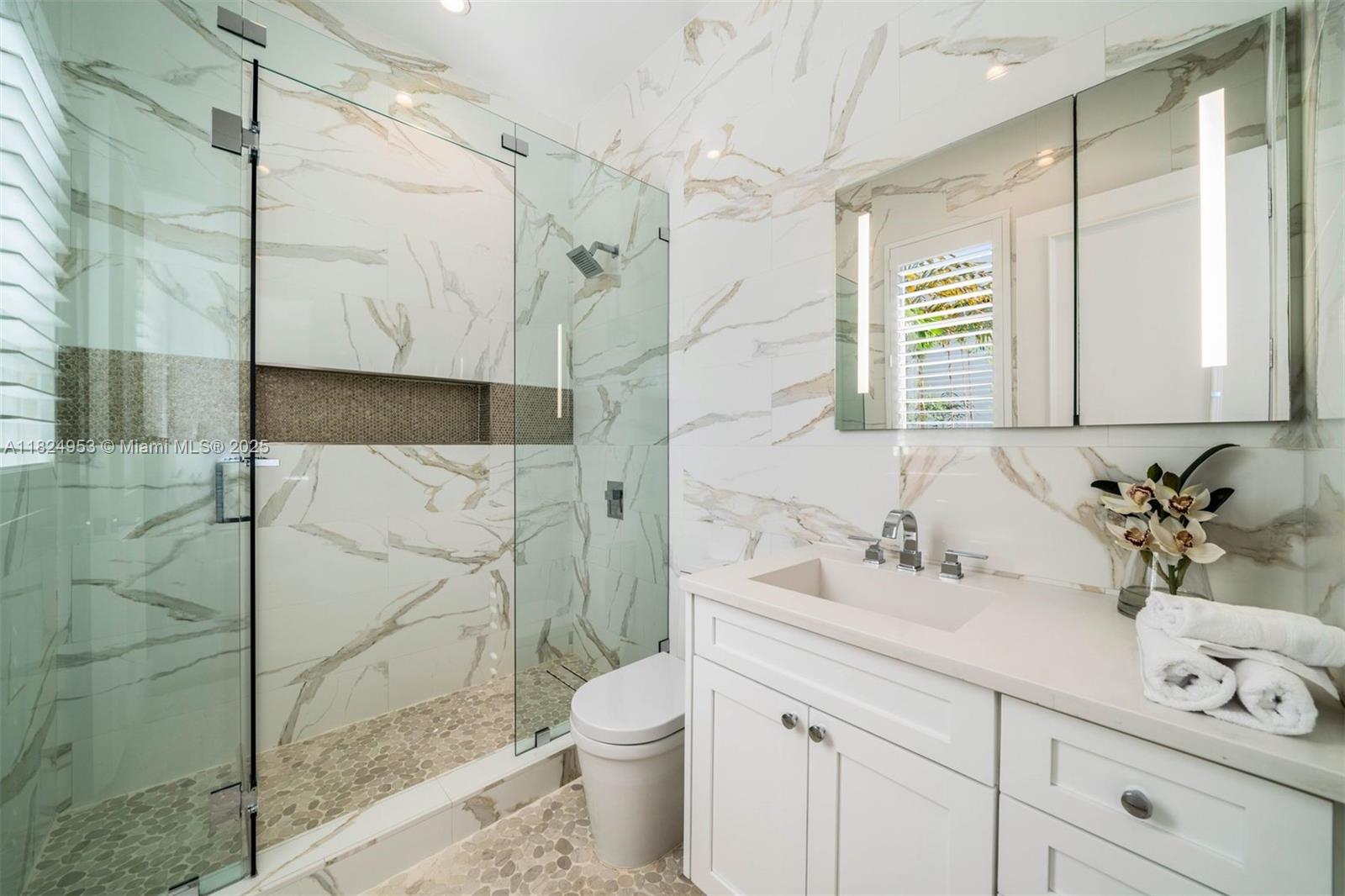 GOLDEN BEACH SEC D - Residential