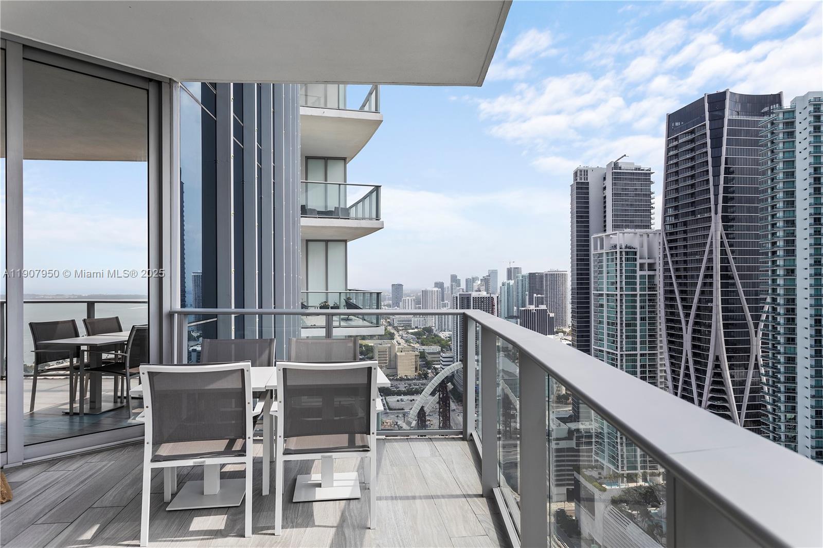 PARAMOUNT MIAMI WORLDCENT - Residential