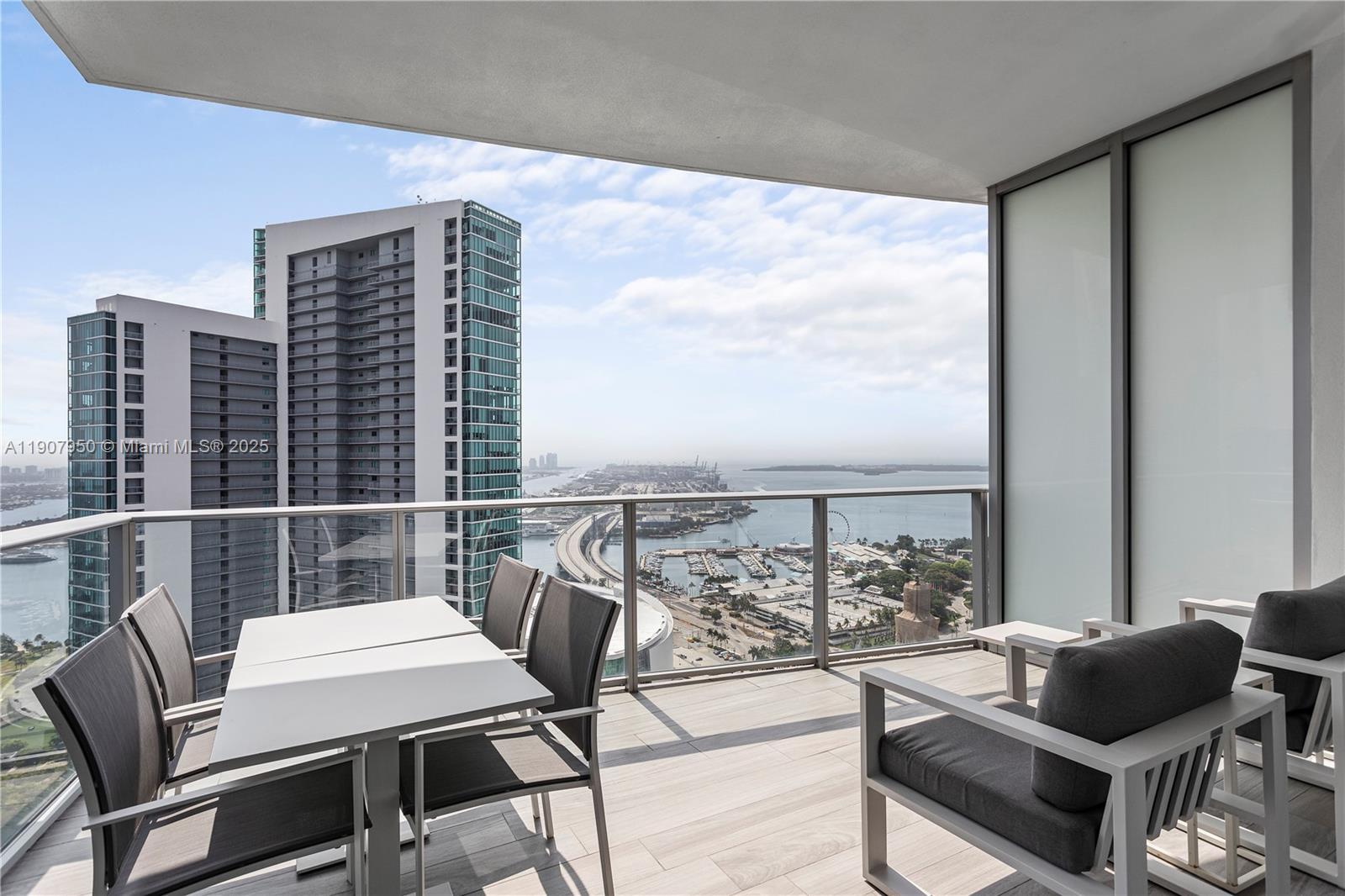 PARAMOUNT MIAMI WORLDCENT - Residential