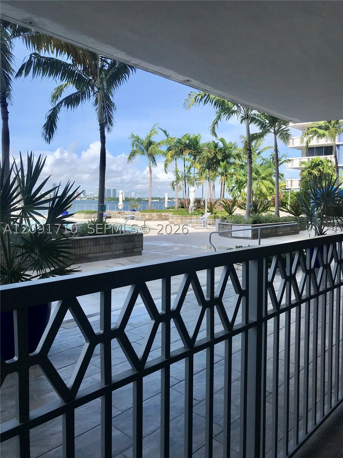 800 West Ave 525
