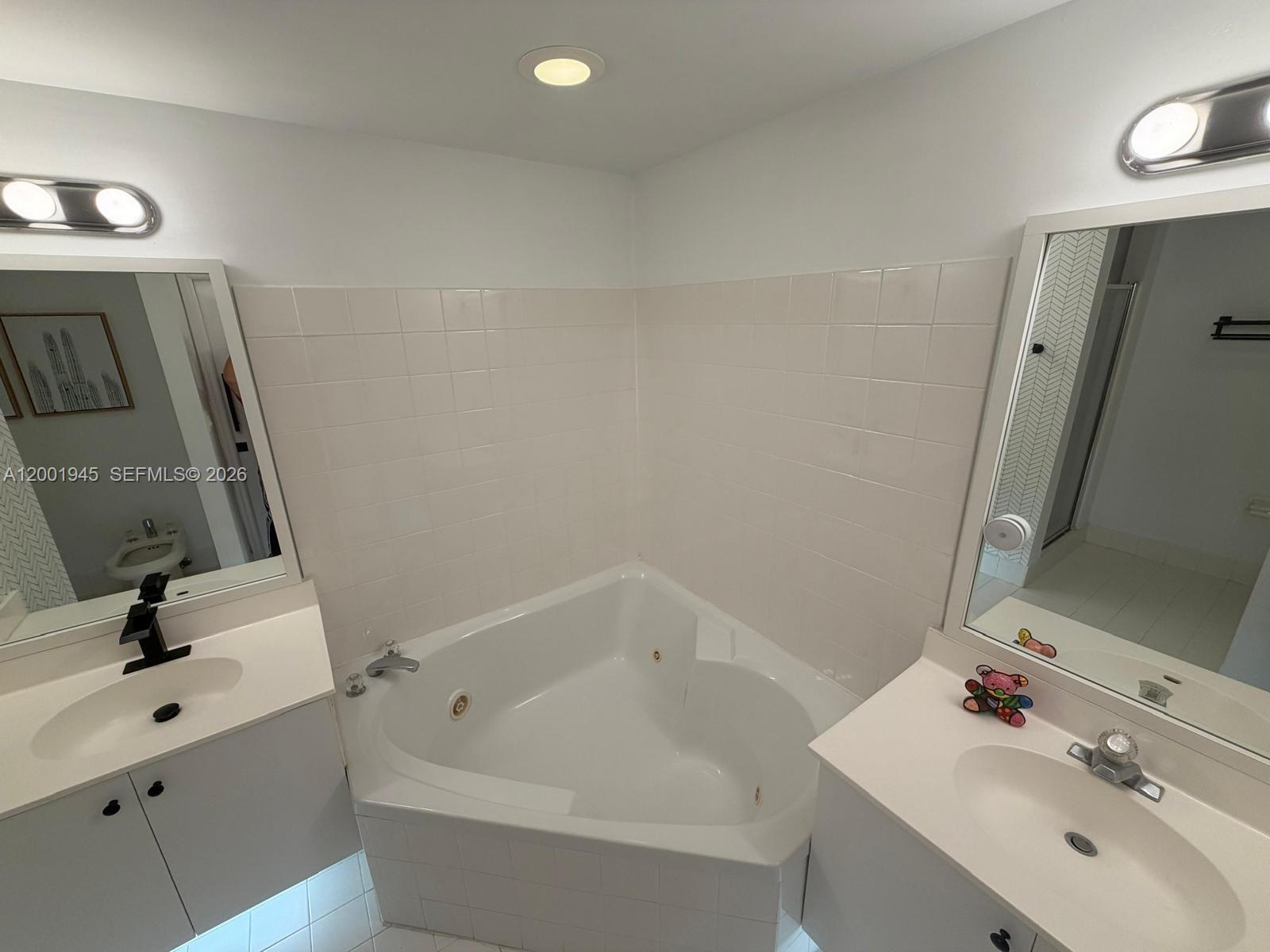 DORAL HOUSE CONDO NO 3 - Residential