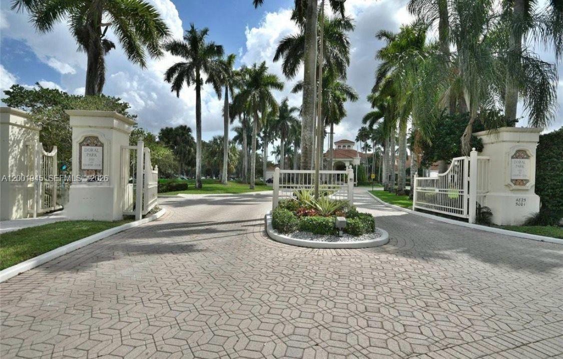 DORAL HOUSE CONDO NO 3 - Residential