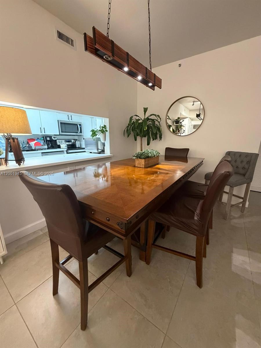 DORAL HOUSE CONDO NO 3 - Residential