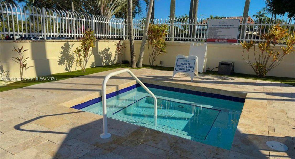 DORAL HOUSE CONDO NO 3 - Residential