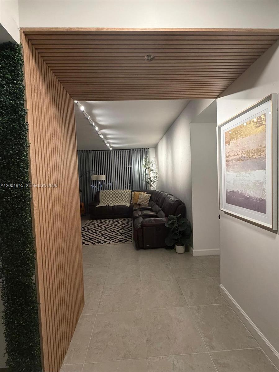 DORAL HOUSE CONDO NO 3 - Residential