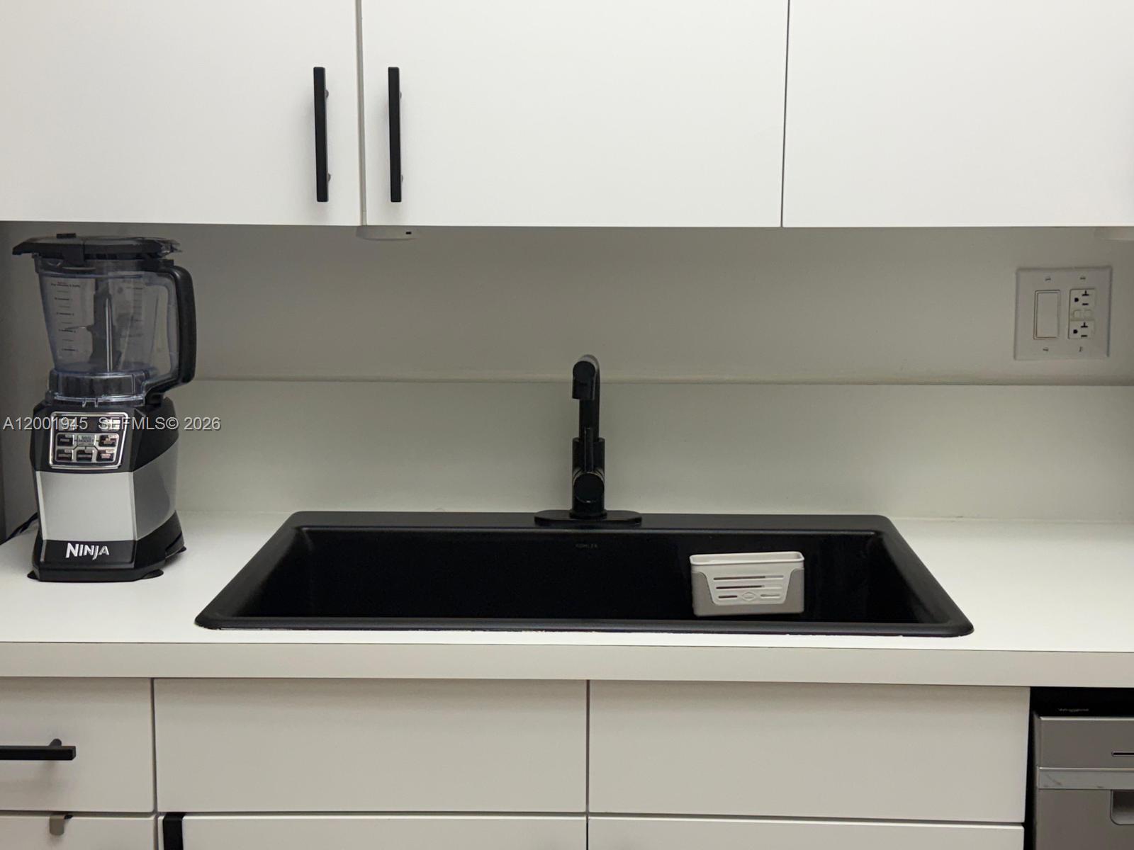 DORAL HOUSE CONDO NO 3 - Residential