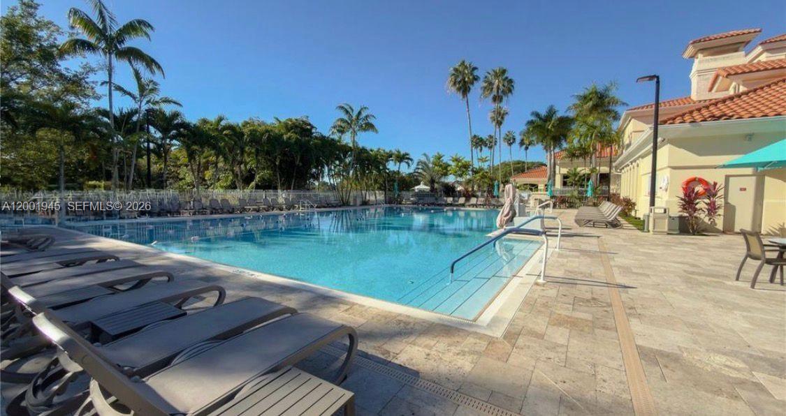 DORAL HOUSE CONDO NO 3 - Residential