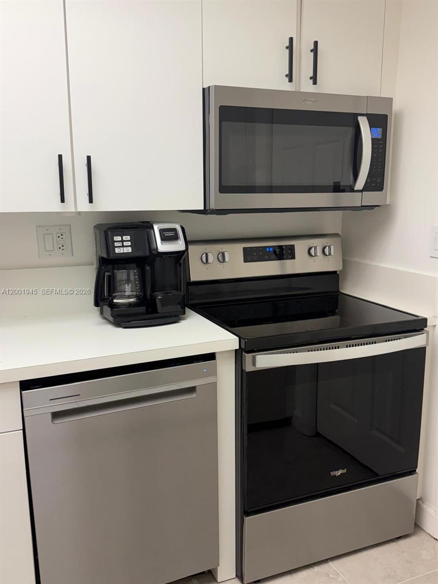 DORAL HOUSE CONDO NO 3 - Residential