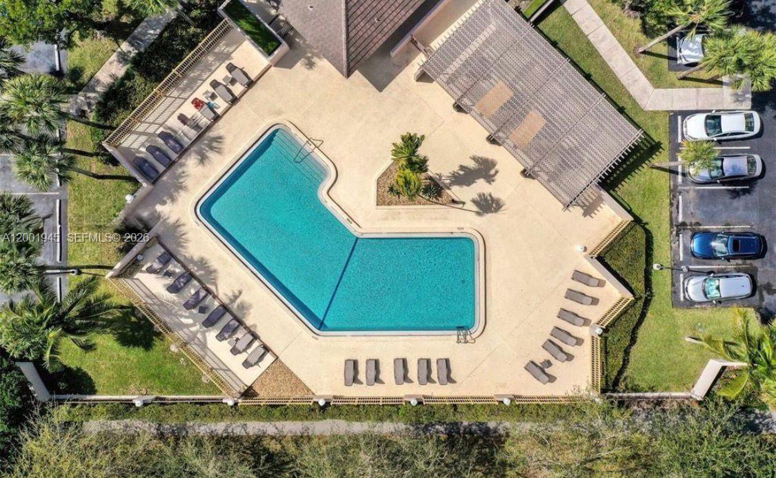 DORAL HOUSE CONDO NO 3 - Residential