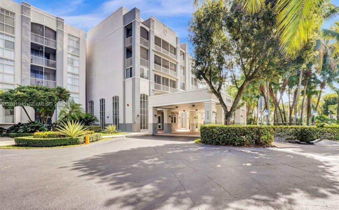 DORAL HOUSE CONDO NO 3 - Residential