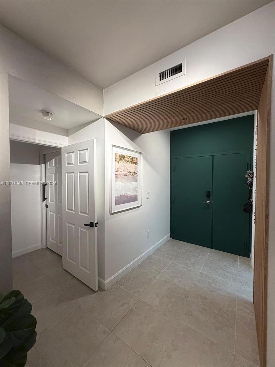 DORAL HOUSE CONDO NO 3 - Residential