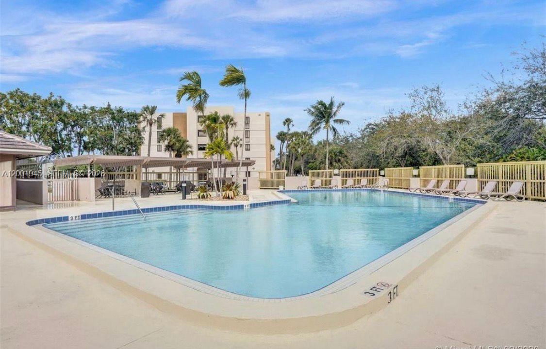 DORAL HOUSE CONDO NO 3 - Residential