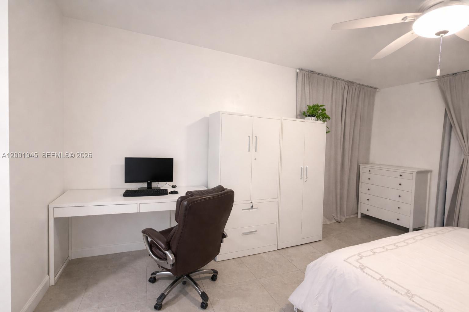 DORAL HOUSE CONDO NO 3 - Residential