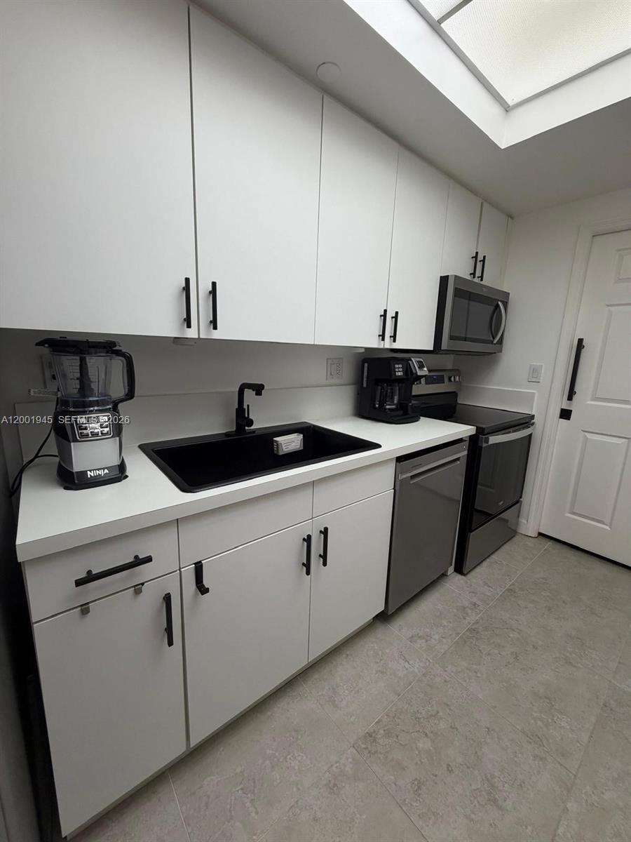 DORAL HOUSE CONDO NO 3 - Residential