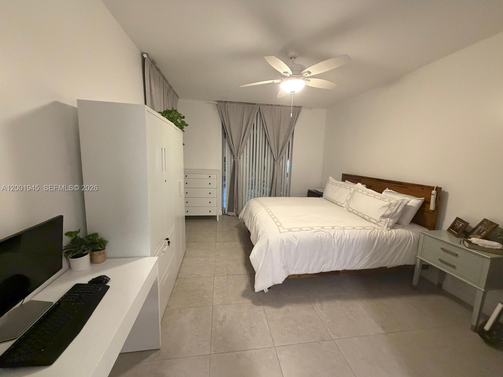 DORAL HOUSE CONDO NO 3 - Residential