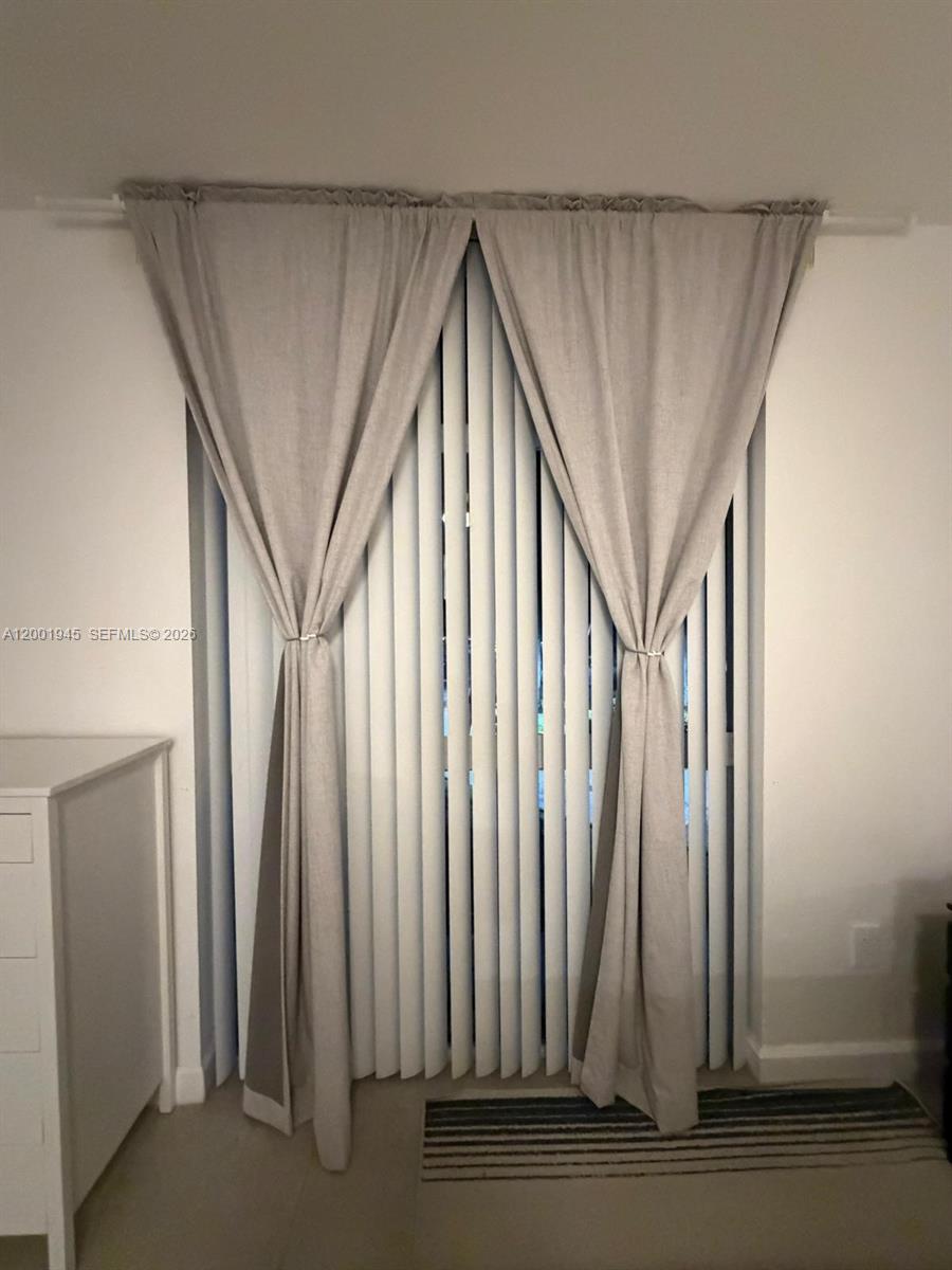 DORAL HOUSE CONDO NO 3 - Residential