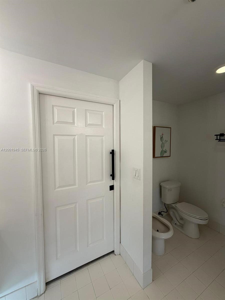 DORAL HOUSE CONDO NO 3 - Residential