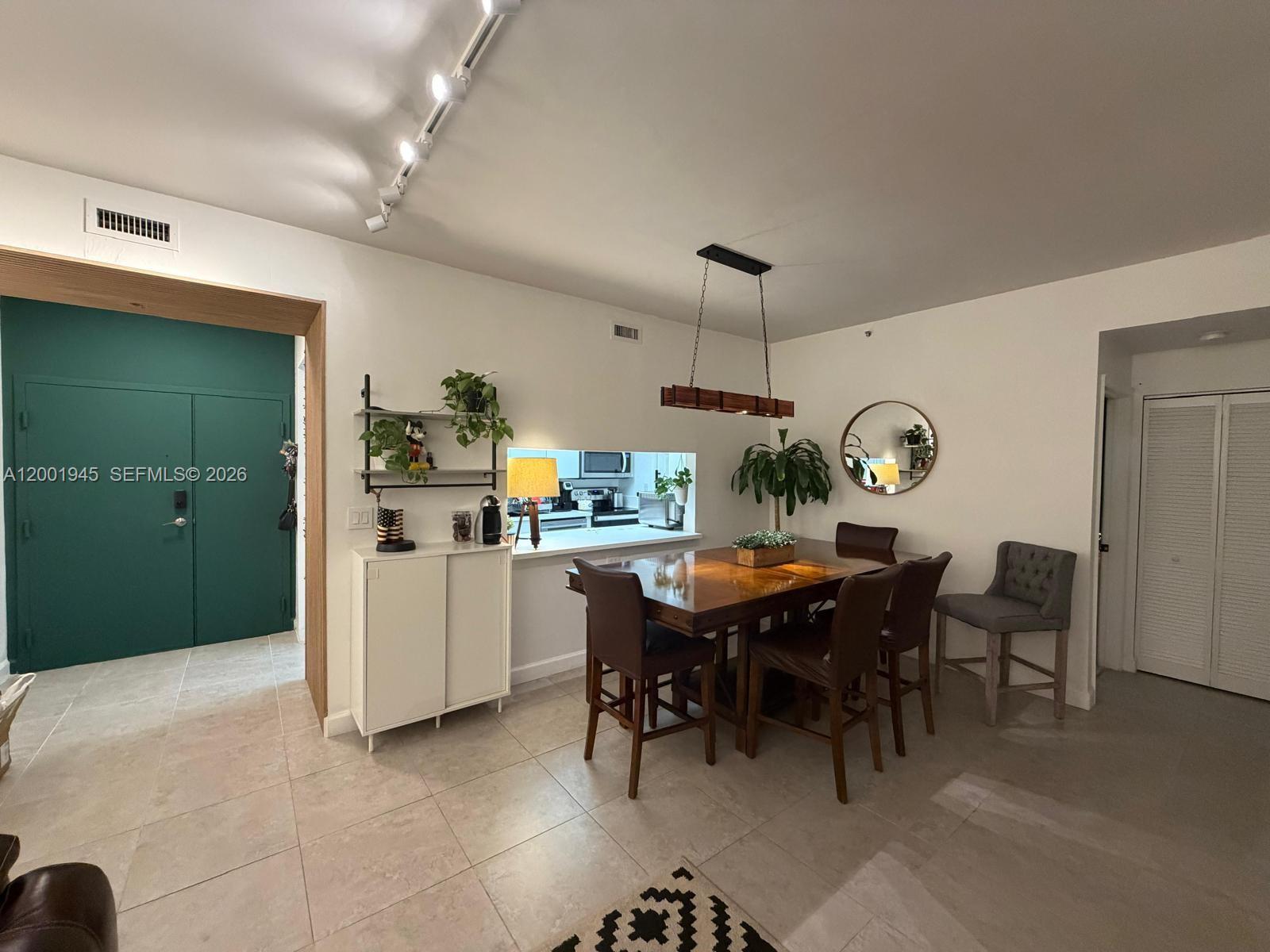 DORAL HOUSE CONDO NO 3 - Residential