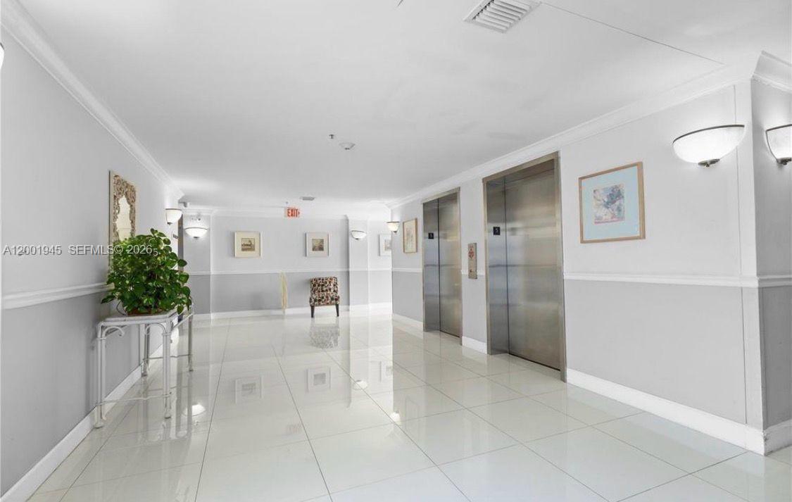 DORAL HOUSE CONDO NO 3 - Residential