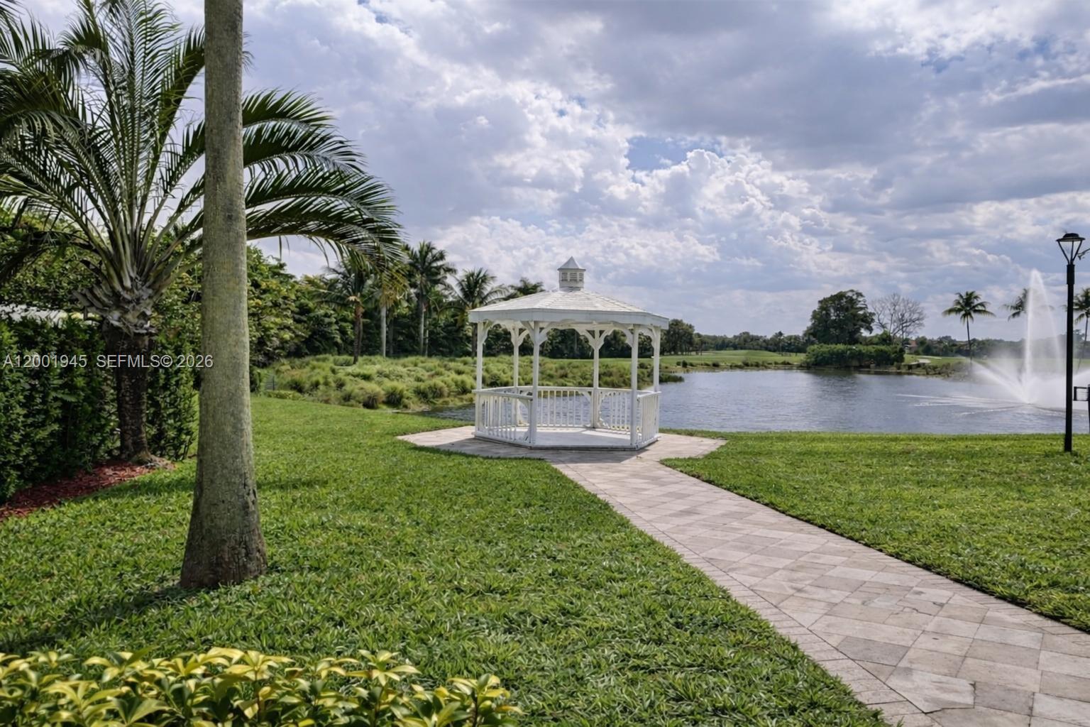 DORAL HOUSE CONDO NO 3 - Residential